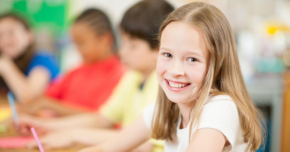 School pupil. Дети в школе. Student для детей. Школа радость девочки. Фото HD дети школа.